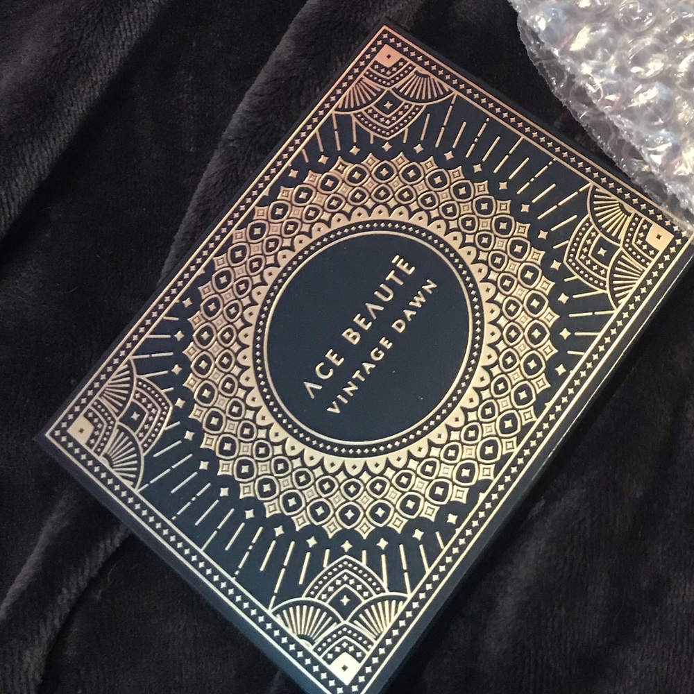 "Vintage down" eyeshadow palette